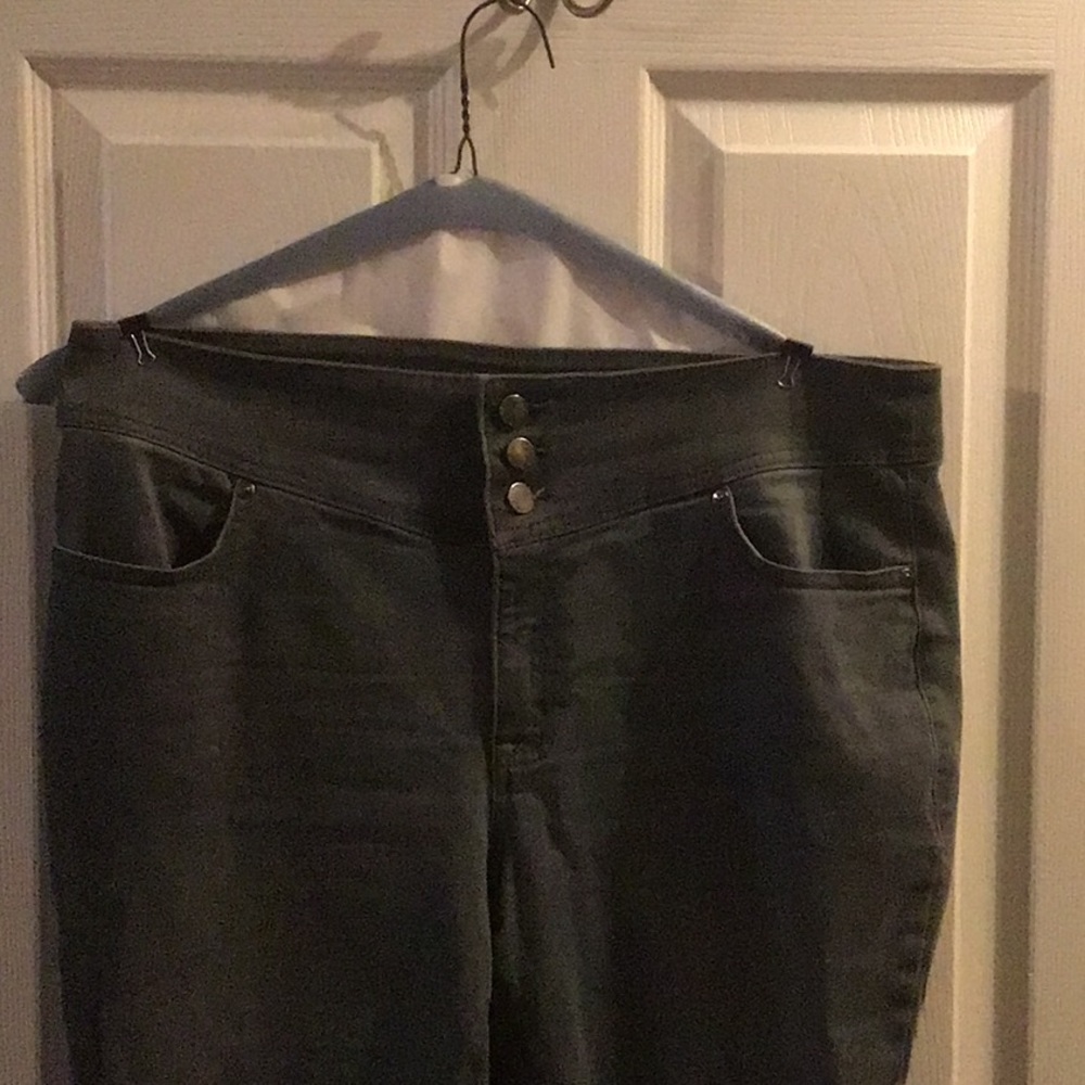 LANE BRYANT Capri pants LIKE NEW!